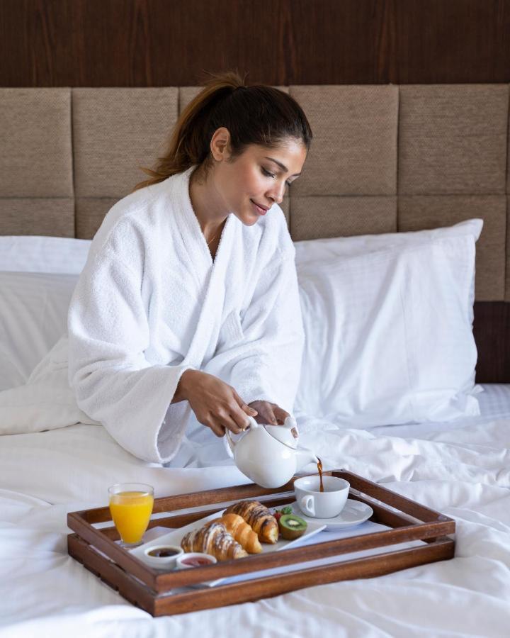 Hotel Grand Ocean El Sokhna Ain Soukhna Exteriér fotografie A woman wearing a bathrobe