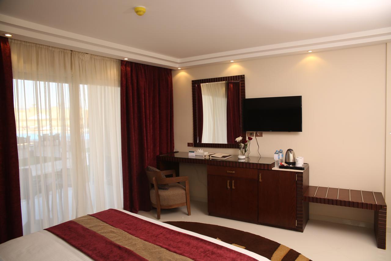 Hotel Grand Ocean El Sokhna Ain Soukhna Exteriér fotografie A room at the hotel