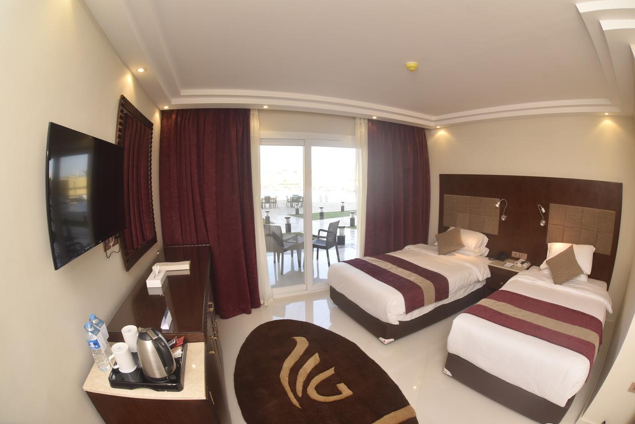 Hotel Grand Ocean El Sokhna Ain Soukhna Exteriér fotografie A room at the hotel