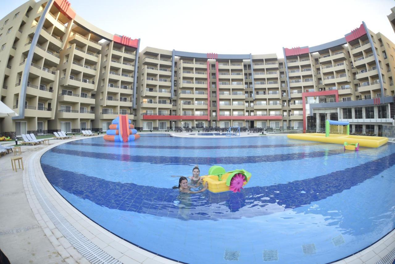 Hotel Grand Ocean El Sokhna Ain Soukhna Exteriér fotografie The swimming pool at the hotel