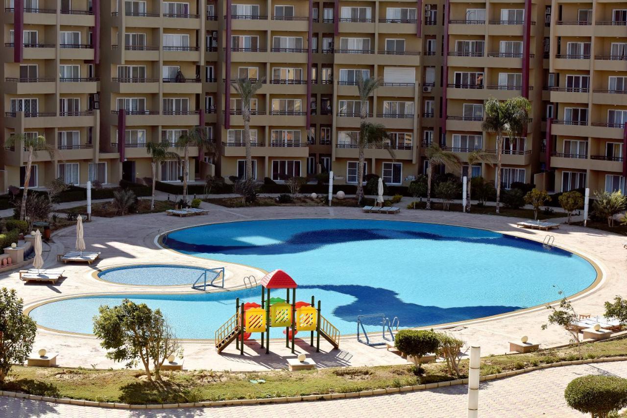 Hotel Grand Ocean El Sokhna Ain Soukhna Exteriér fotografie The swimming pool at the complex